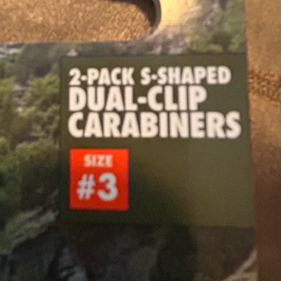 Backpack Accessories 2 carabiners, 2 rain ponchos, 2 emergency blankets - Picture 3 of 5